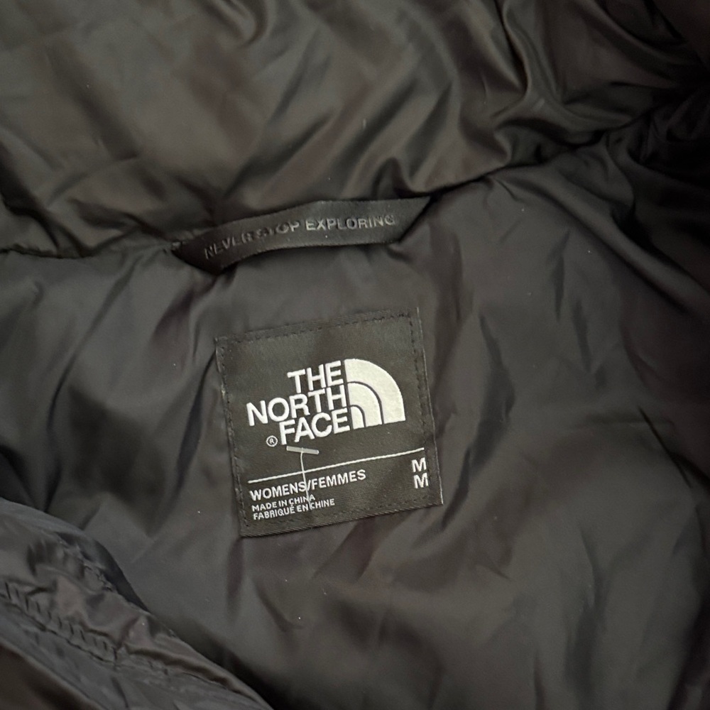 The North Face Women's Classic Black Puffer Jacket - Picture 2 of 9